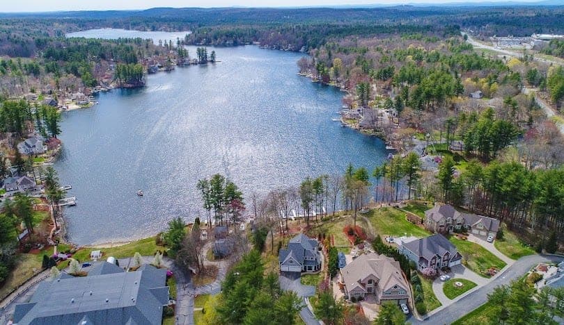 Cobbett's Pond neighborhood, Southern NH